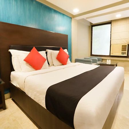 Hotel Bb Palace Делхи Екстериор снимка