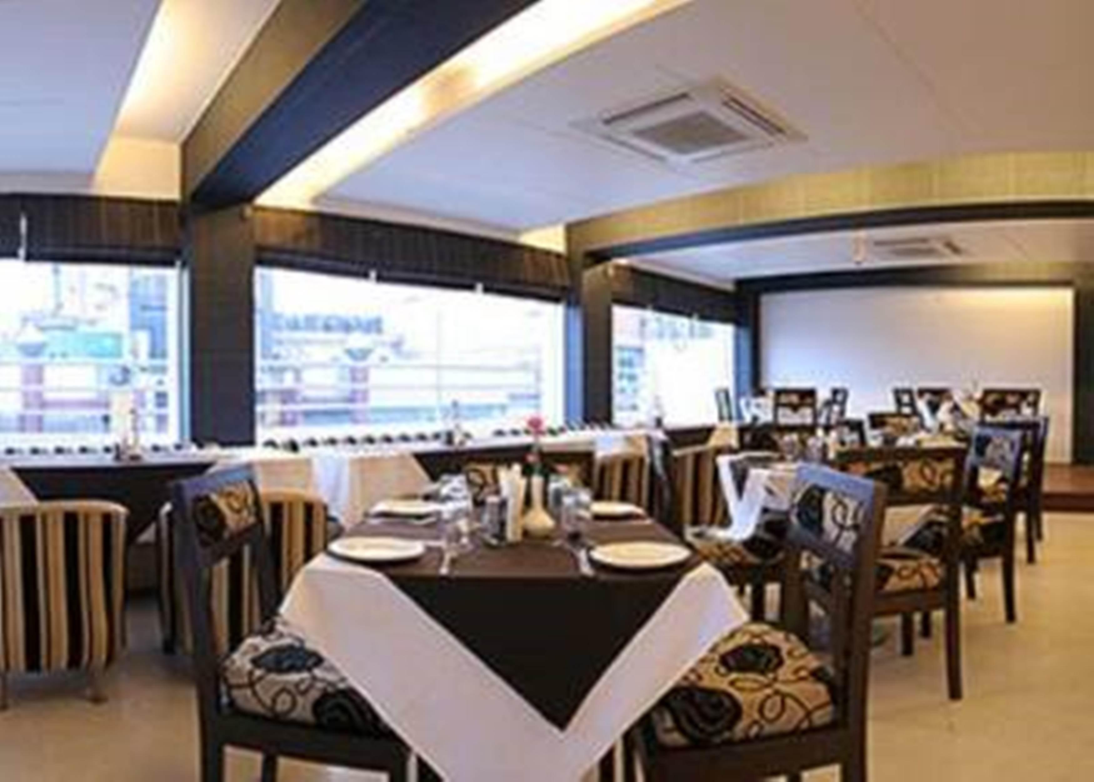 Hotel Bb Palace Делхи Екстериор снимка
