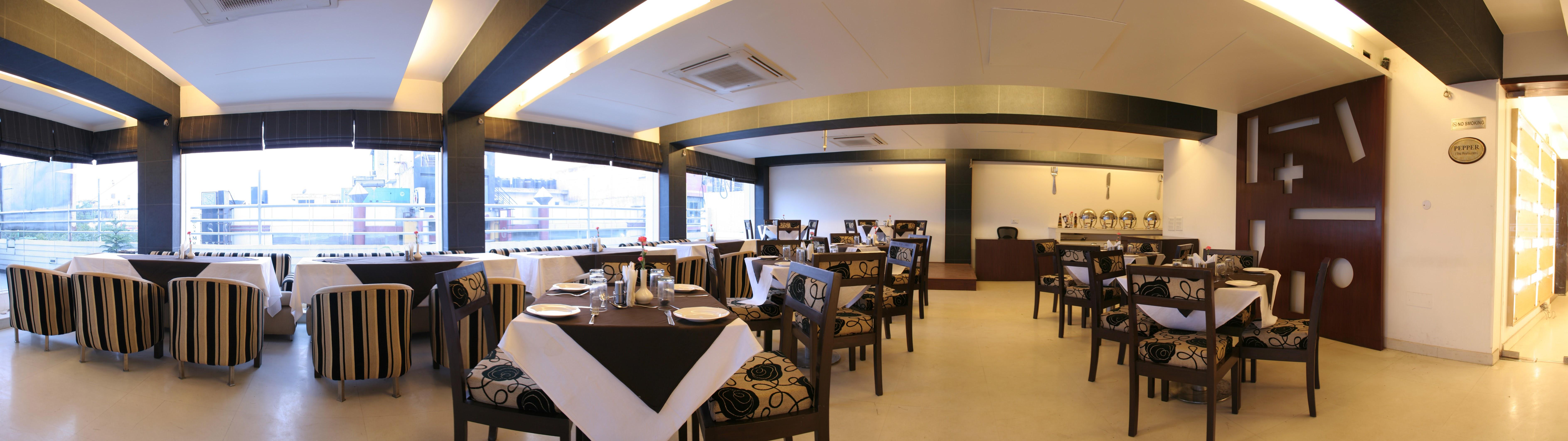 Hotel Bb Palace Делхи Екстериор снимка