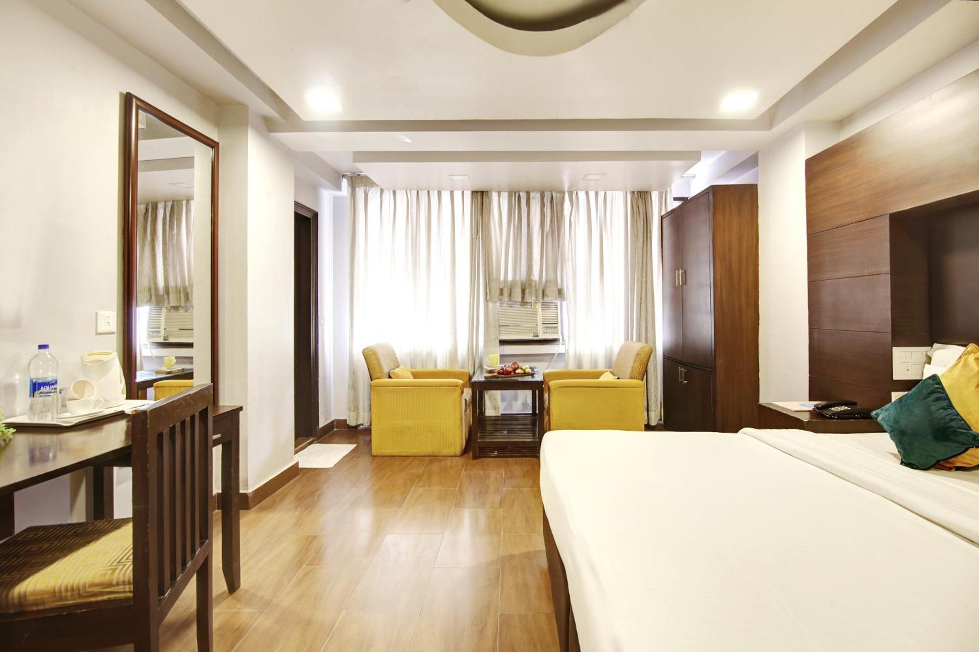 Hotel Bb Palace Делхи Екстериор снимка