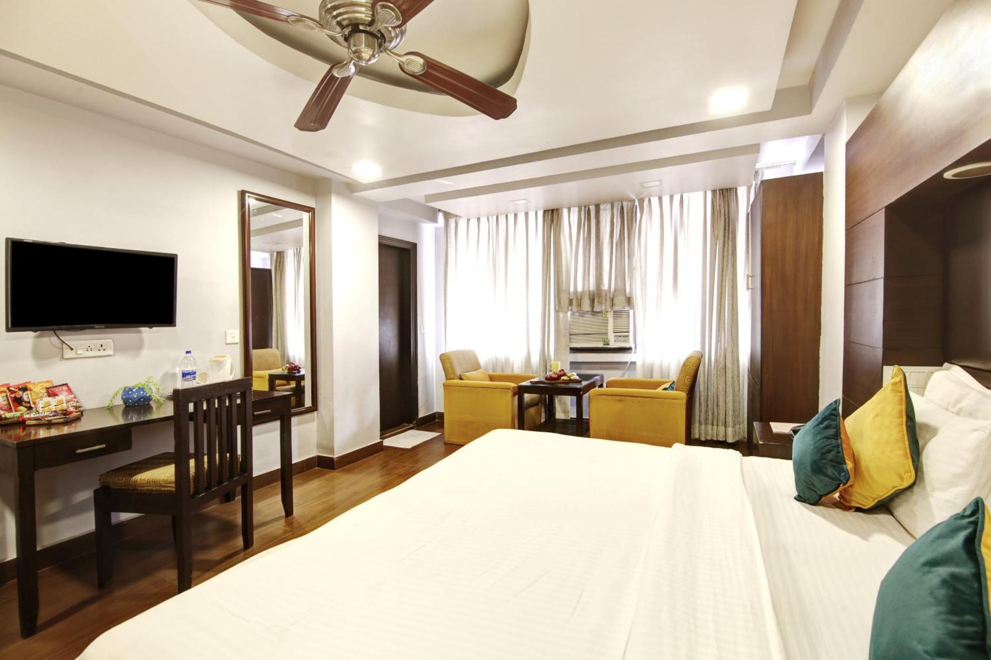 Hotel Bb Palace Делхи Екстериор снимка