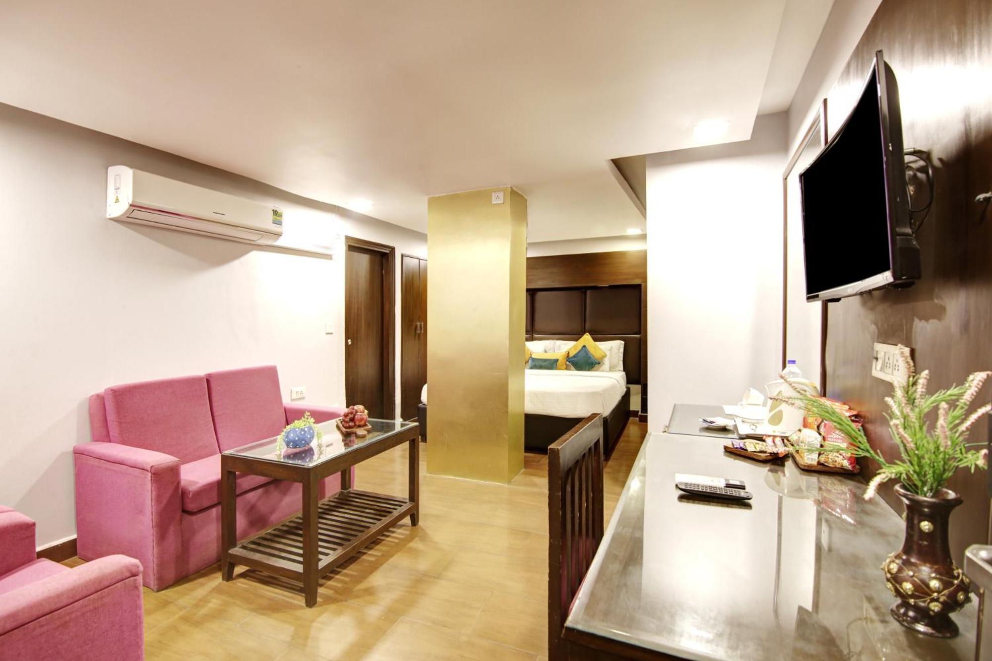 Hotel Bb Palace Делхи Екстериор снимка
