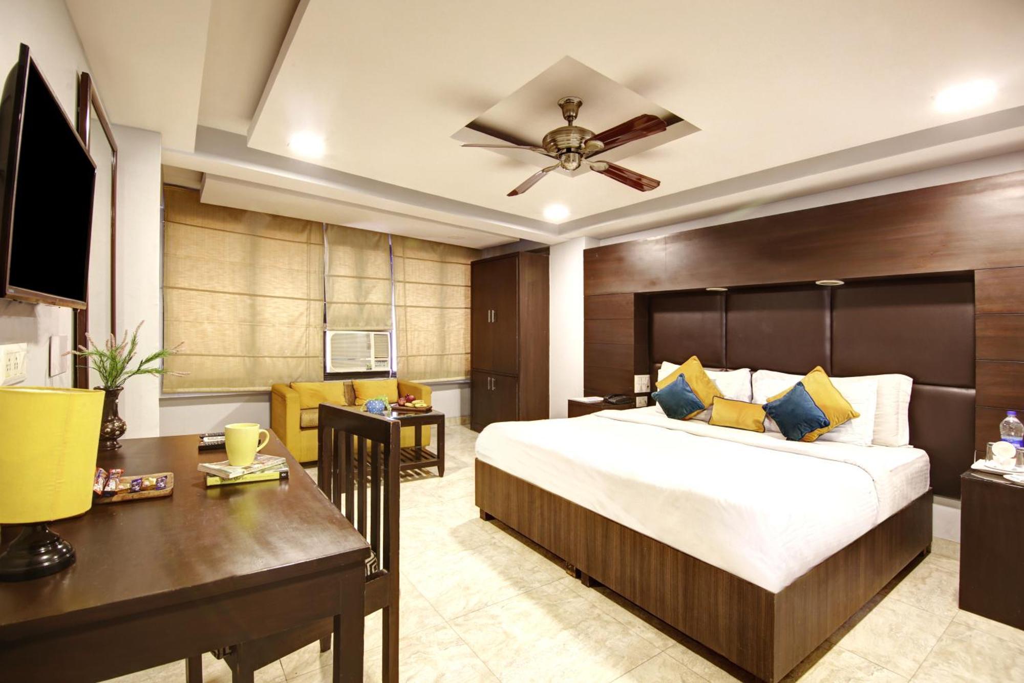 Hotel Bb Palace Делхи Екстериор снимка