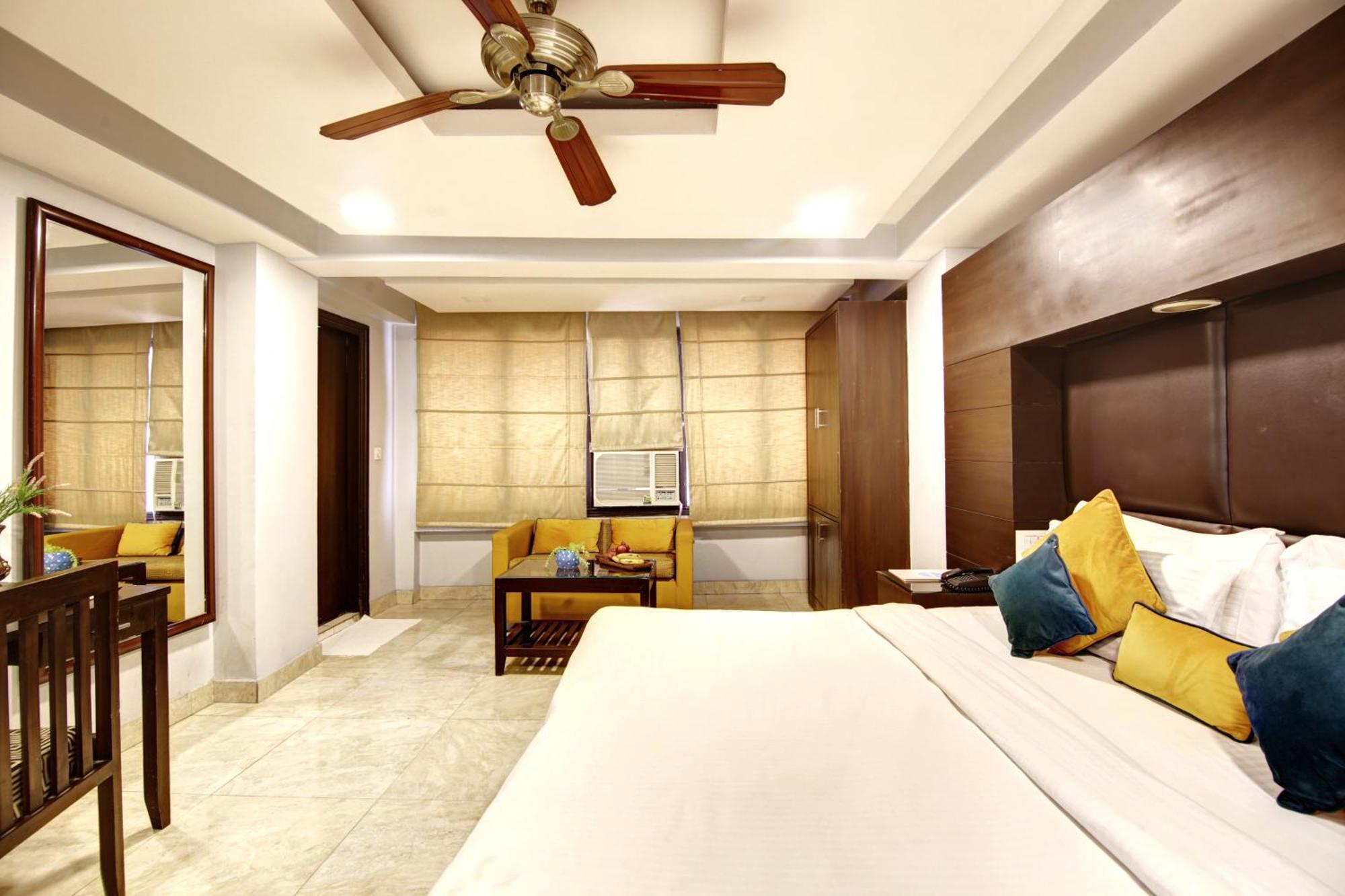 Hotel Bb Palace Делхи Екстериор снимка