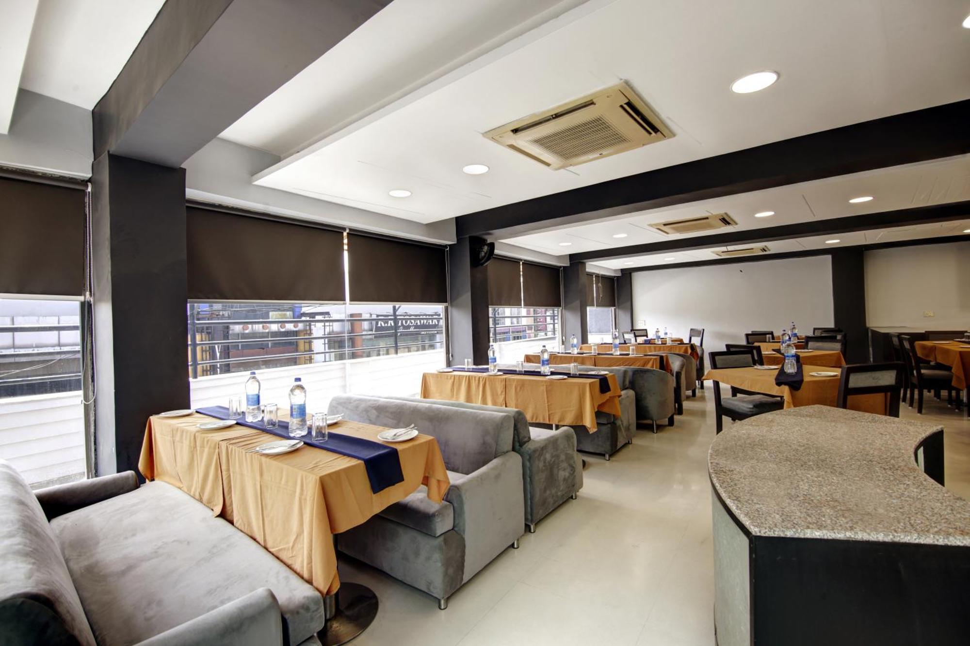 Hotel Bb Palace Делхи Екстериор снимка