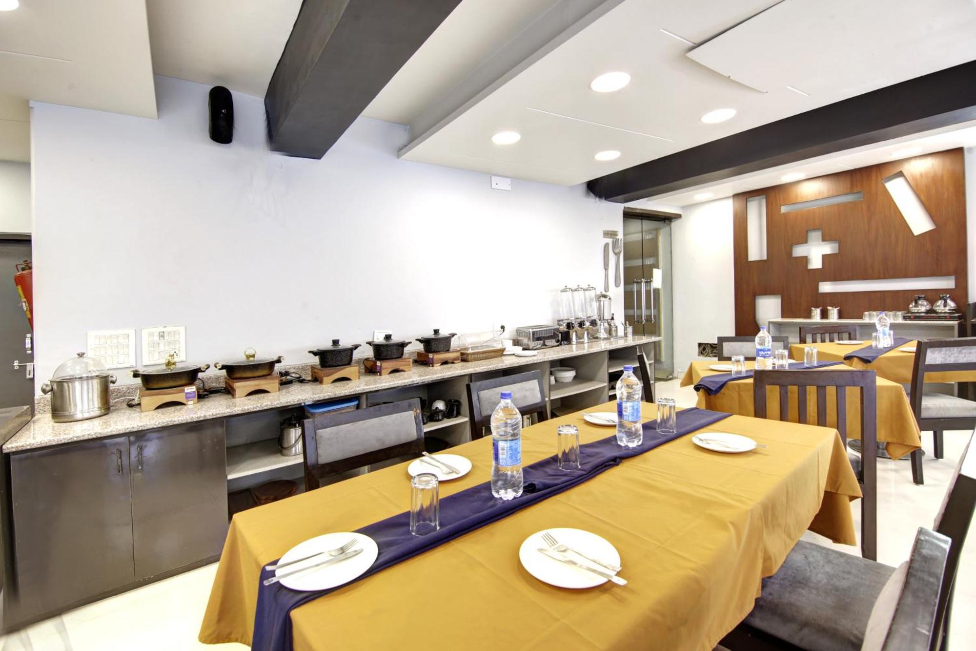 Hotel Bb Palace Делхи Екстериор снимка