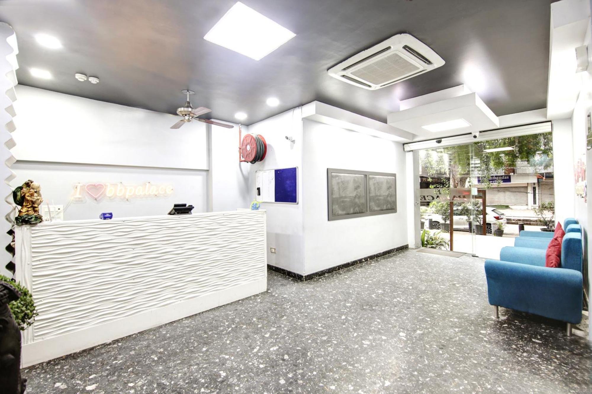 Hotel Bb Palace Делхи Екстериор снимка