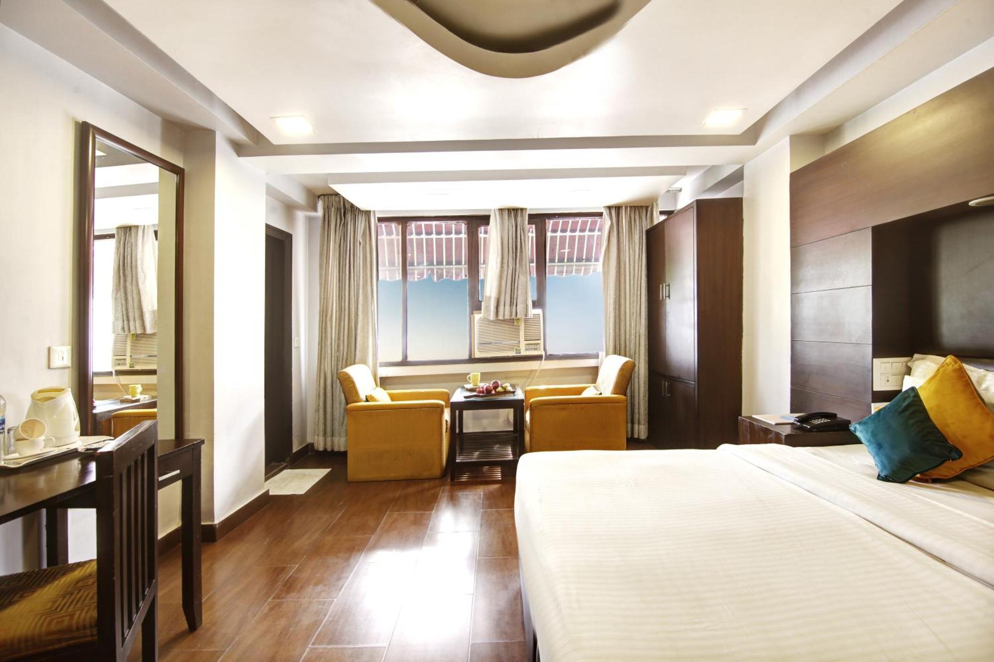 Hotel Bb Palace Делхи Екстериор снимка