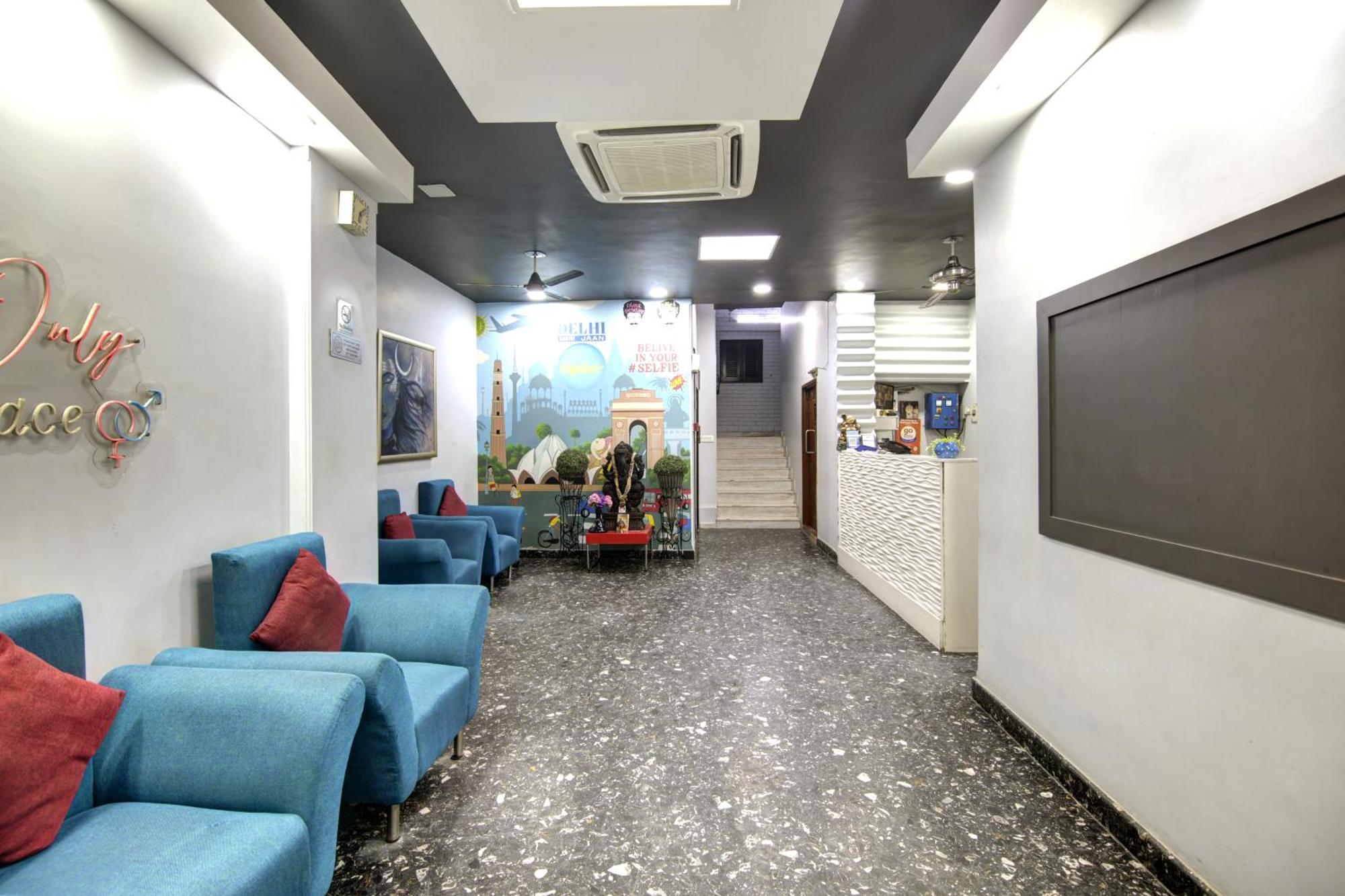 Hotel Bb Palace Делхи Екстериор снимка