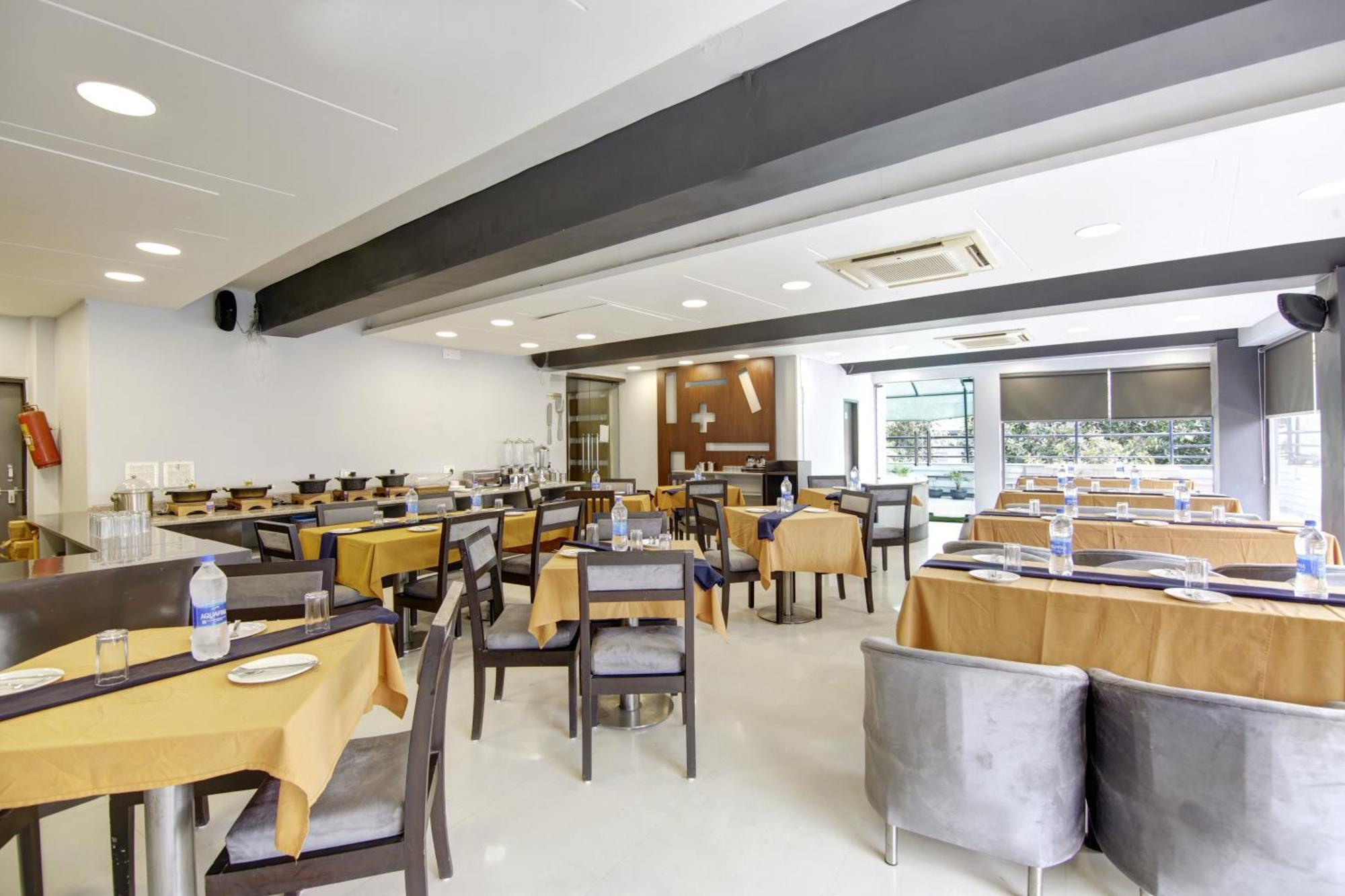 Hotel Bb Palace Делхи Екстериор снимка