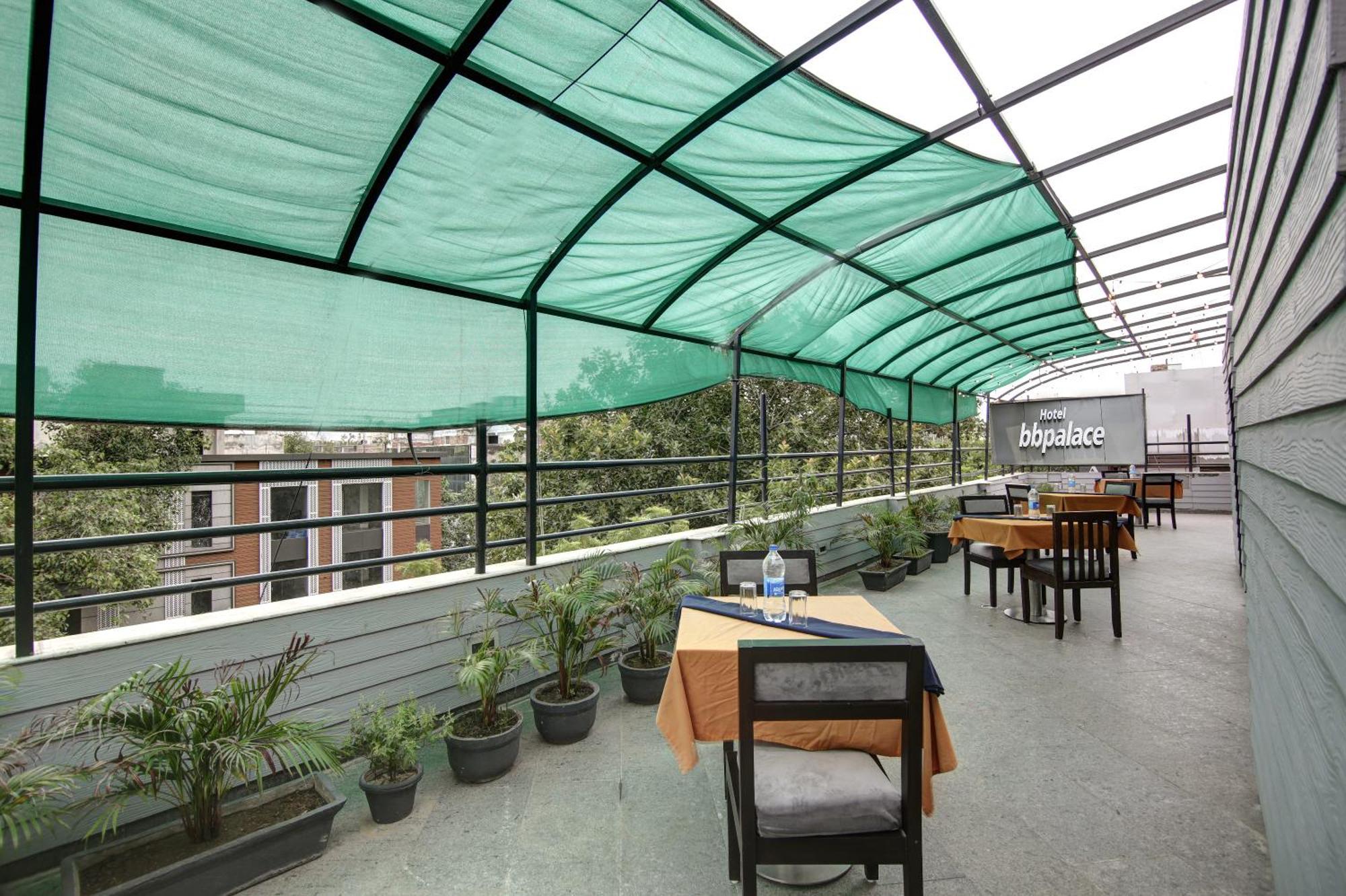 Hotel Bb Palace Делхи Екстериор снимка