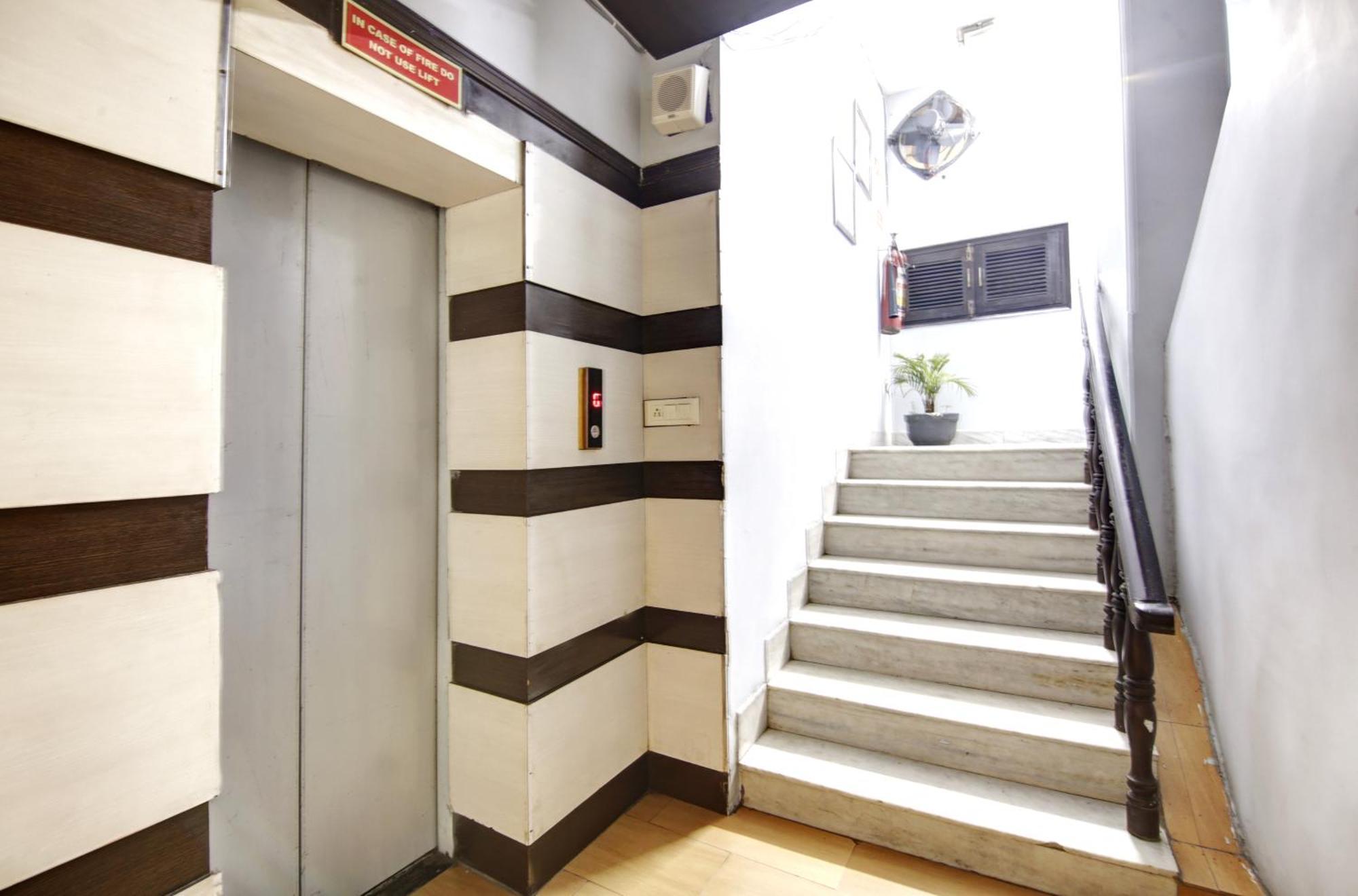 Hotel Bb Palace Делхи Екстериор снимка