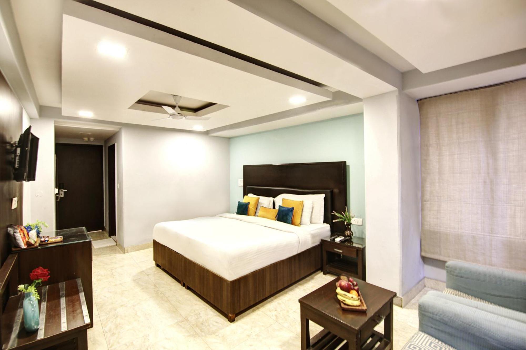 Hotel Bb Palace Делхи Екстериор снимка