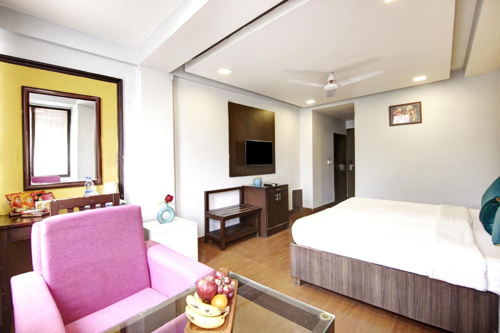 Hotel Bb Palace Делхи Екстериор снимка