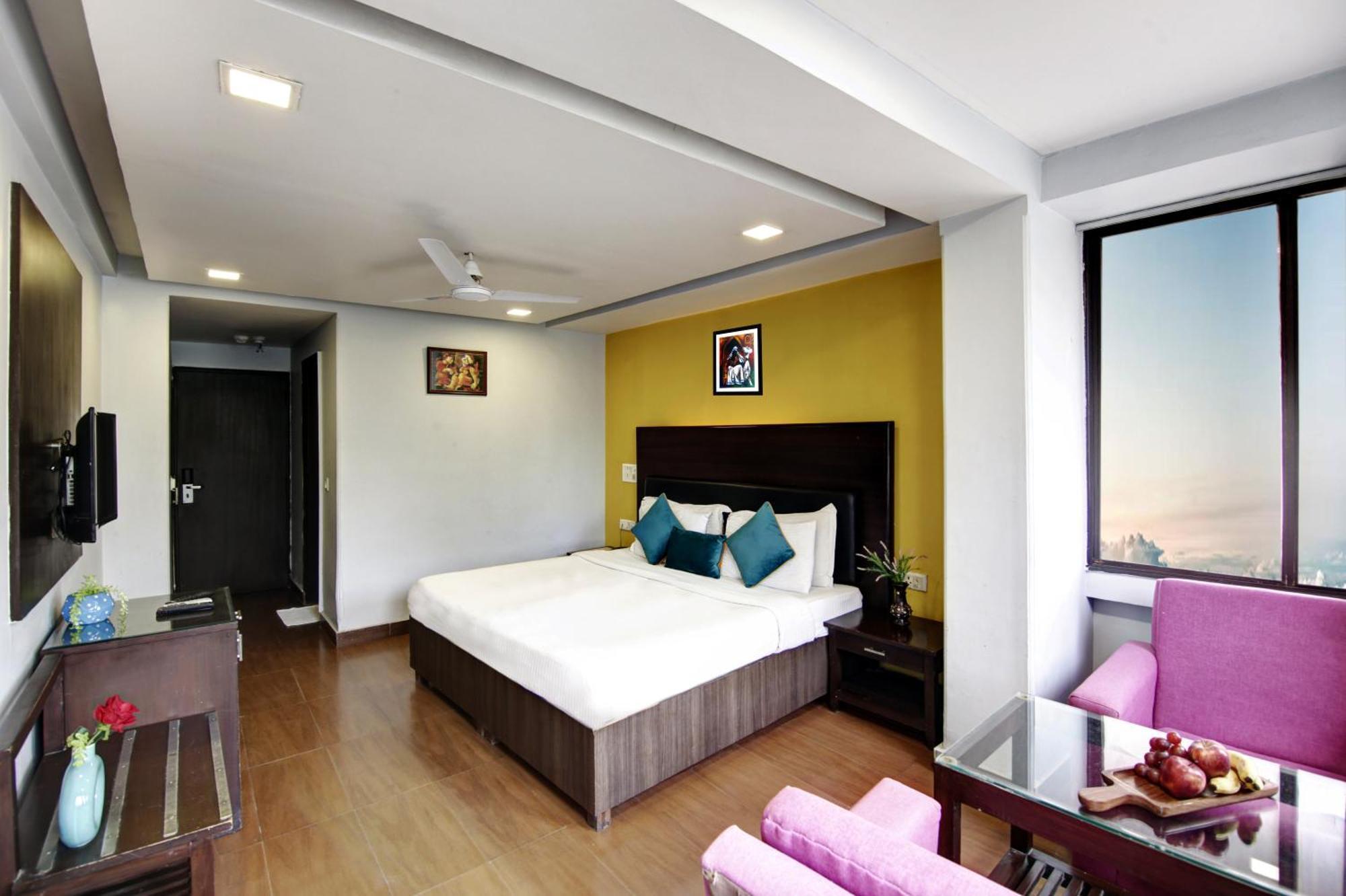 Hotel Bb Palace Делхи Екстериор снимка