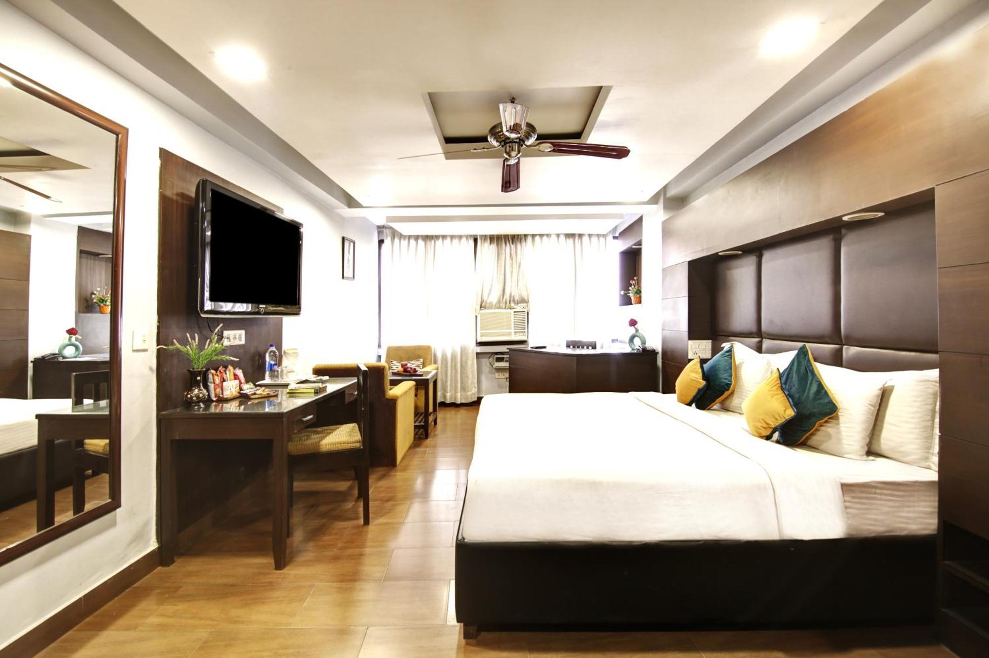 Hotel Bb Palace Делхи Екстериор снимка