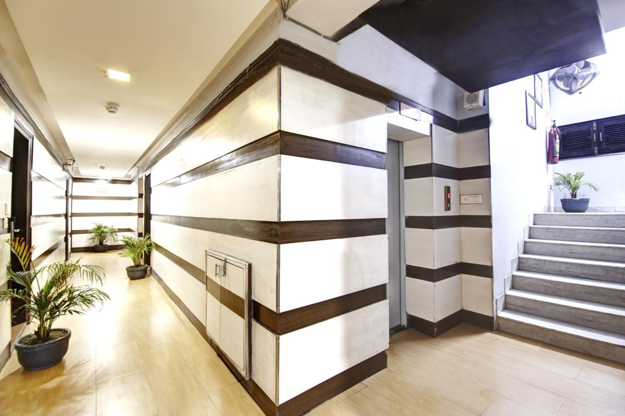 Hotel Bb Palace Делхи Екстериор снимка
