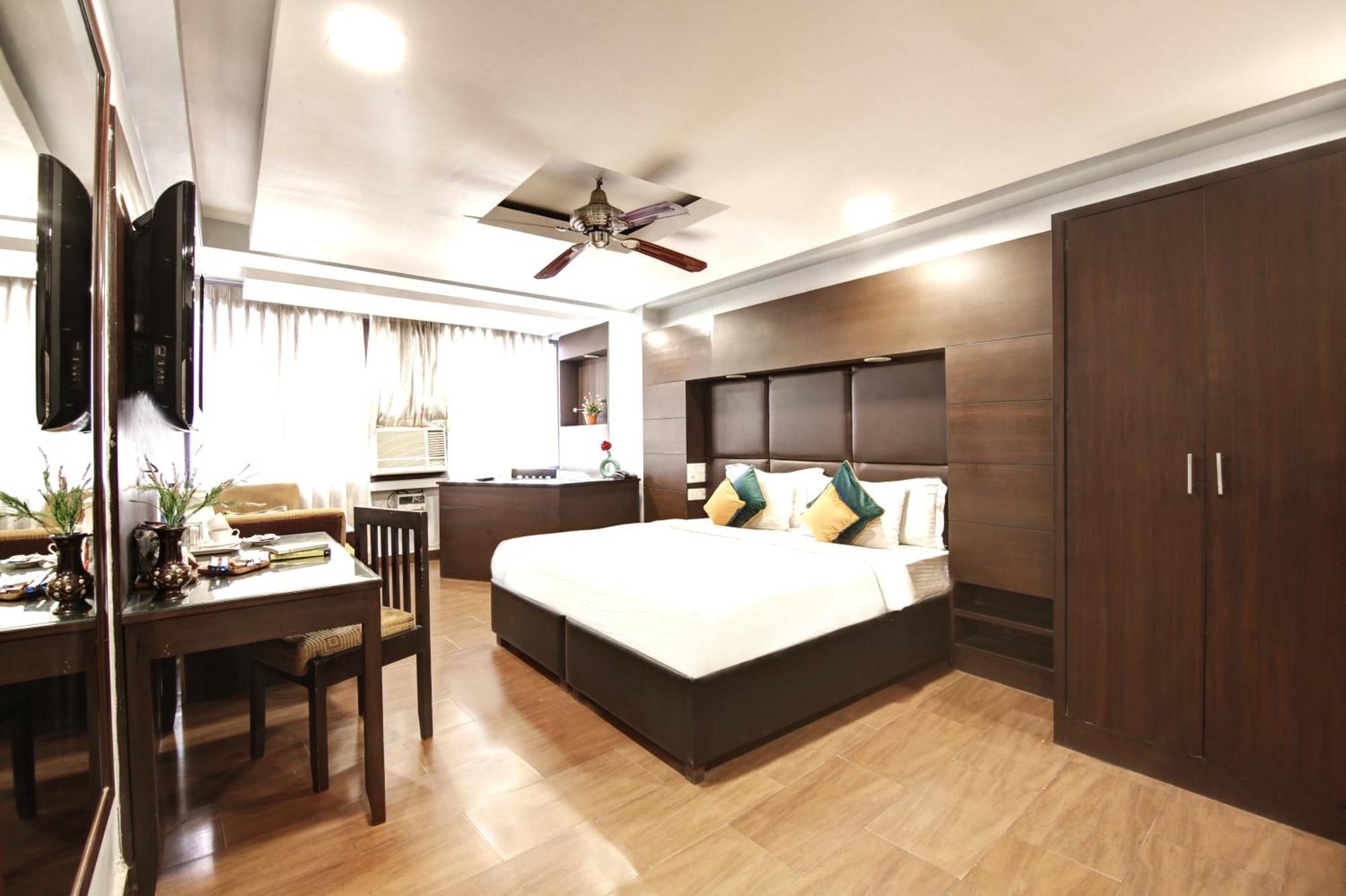 Hotel Bb Palace Делхи Екстериор снимка
