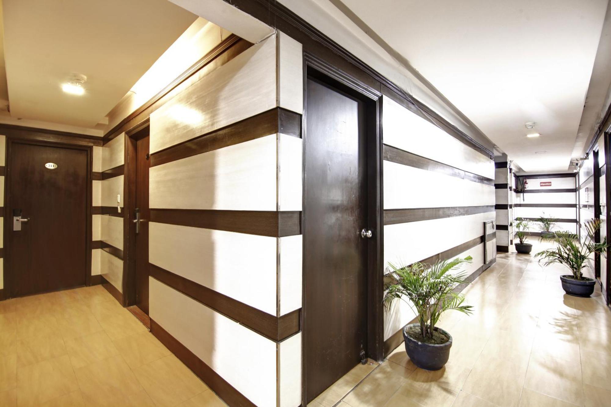 Hotel Bb Palace Делхи Екстериор снимка
