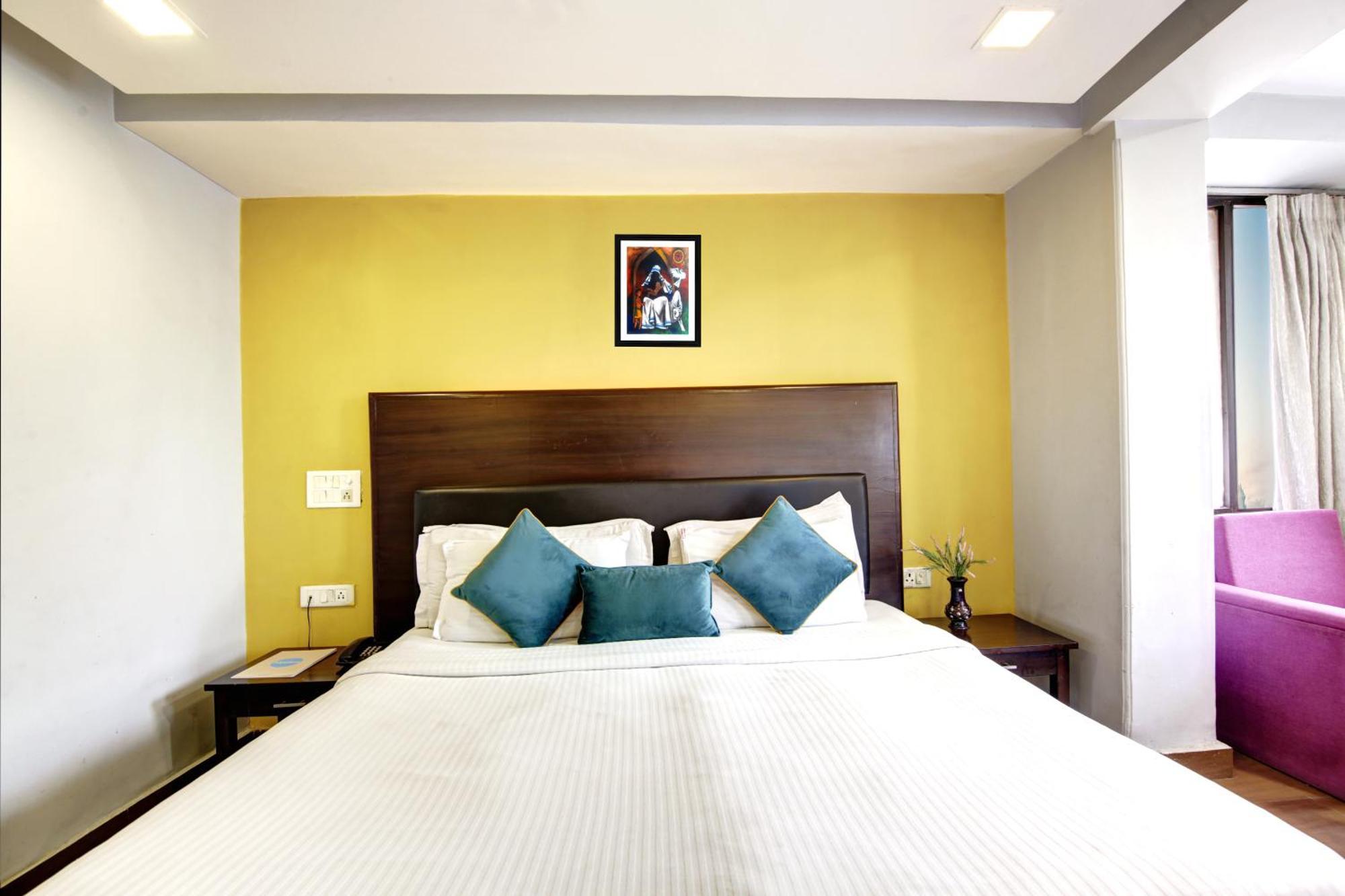 Hotel Bb Palace Делхи Екстериор снимка