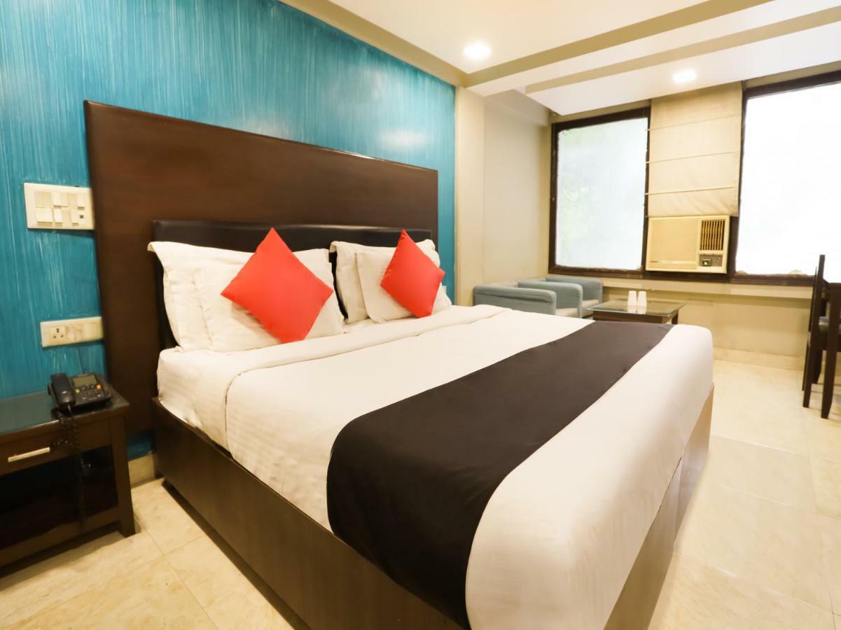 Hotel Bb Palace Делхи Екстериор снимка